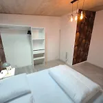 Domaine Du Marais Corps De Ferme Et Piscine *