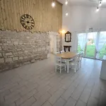 Dom wakacyjny Domaine Du Marais Corps De Ferme Et Piscine *