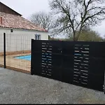 Domaine Du Marais Corps De Ferme Et Piscine