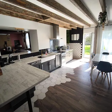 Domaine Du Marais Corps De Ferme Et Piscine *