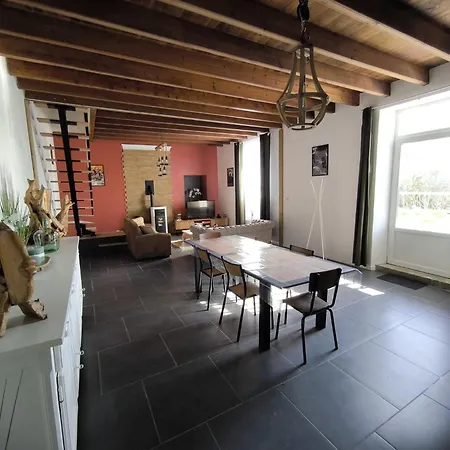 Domaine Du Marais Corps De Ferme Et Piscine *